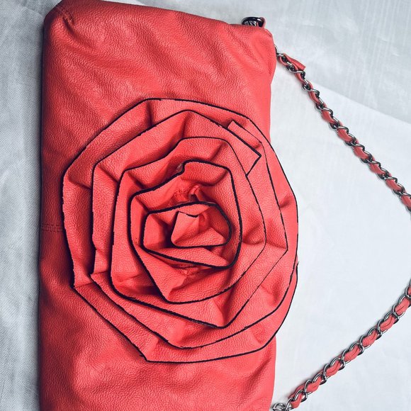 Pink Leather Modern Crossbody bag with Rose - Picture 7 of 14